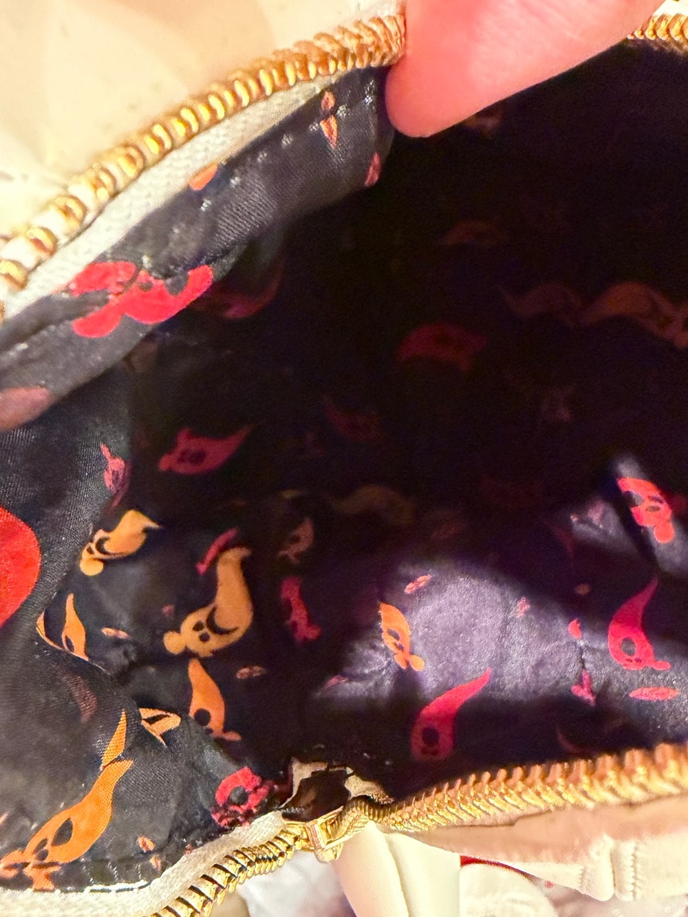 NWOT Stitch Shoppe Mickey Mouse Glow
Ghost Crossbody Bag - Picture 11 of 12